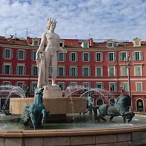 Hotel De La, Nicea
