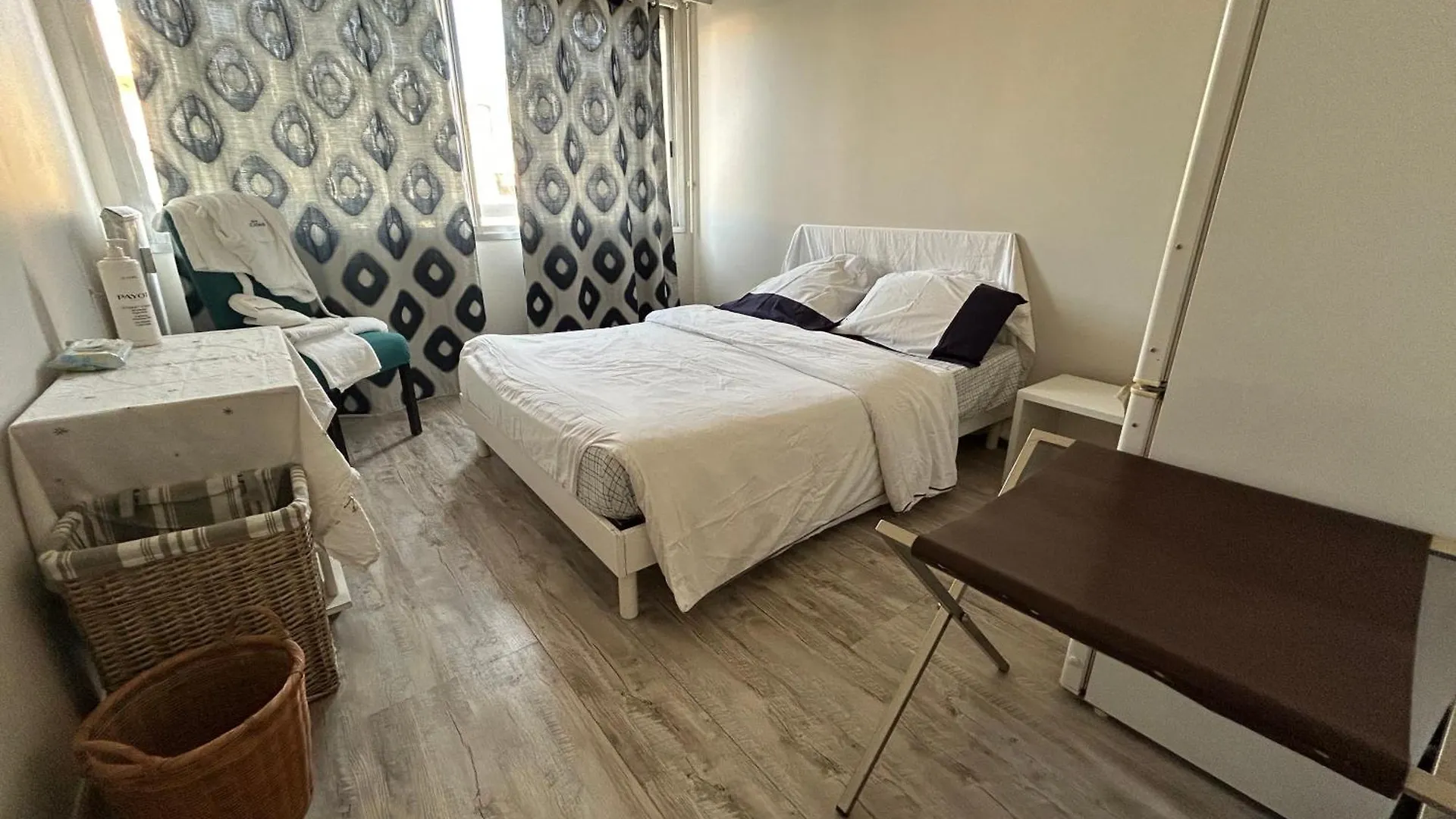 A Room In Nice Beach 0*,  France